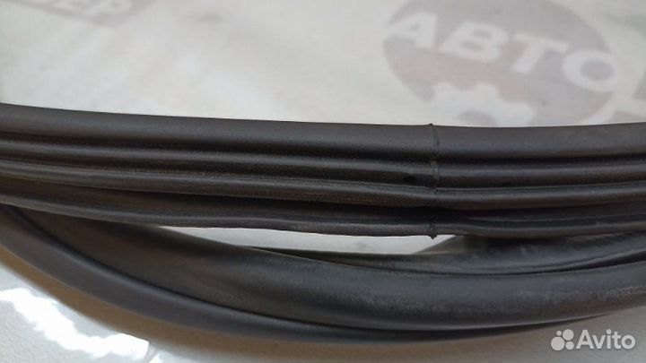 Уплотнитель проема задний правый Audi A4 B8