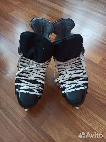 Коньки хоккейные