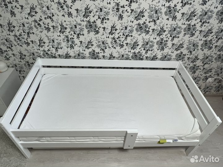 Детская кровать с матрасом