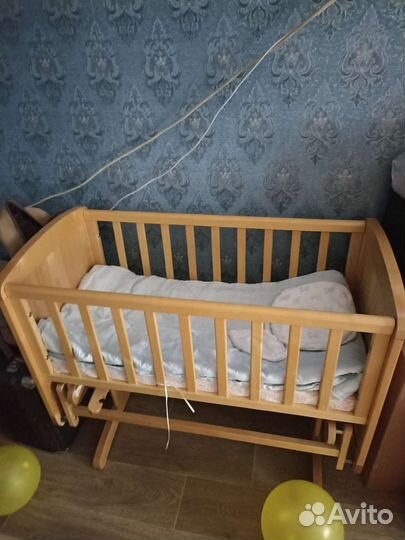 Кроватка для новорожденных с маятником