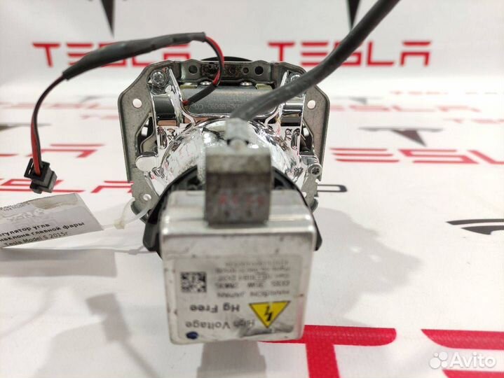 Регулятор угла наклона главной фары Tesla Model S