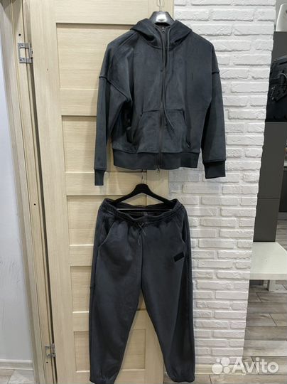 Спортивный костюм adidas велюровый