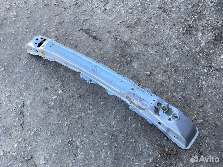 Усилитель бампера renault logan 2