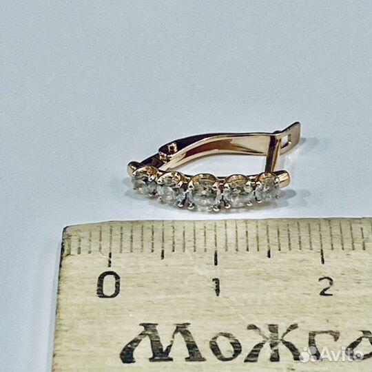 Золотые серьги с камнем