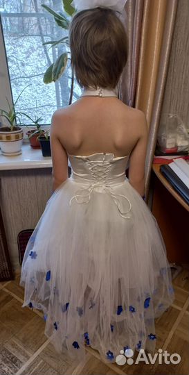 Нарядное платье для девочки 134/140