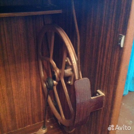 Швейная машинка Подольская с ножным приводом 2 М