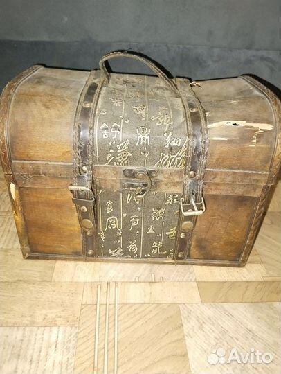 Сундук деревянный