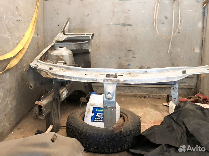 Четверть передняя правая renault logan