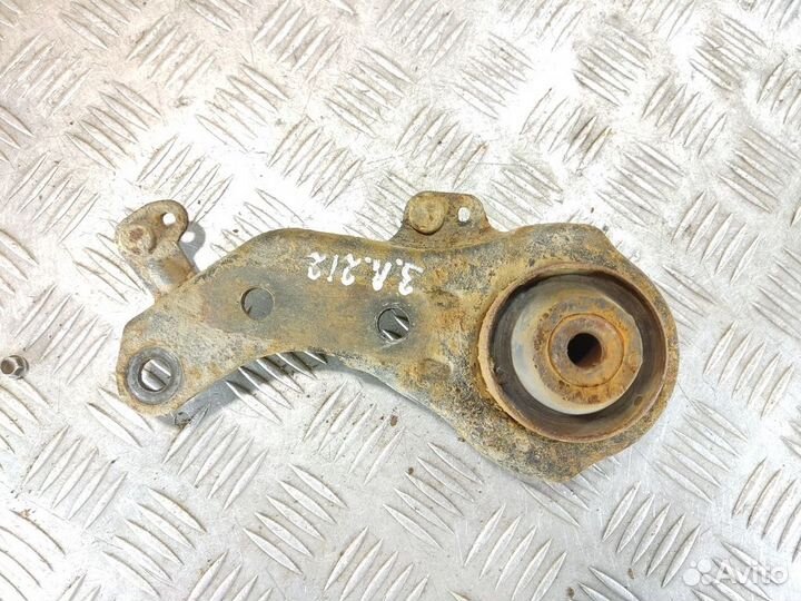 Кронштейн Honda Legend 1991-1996