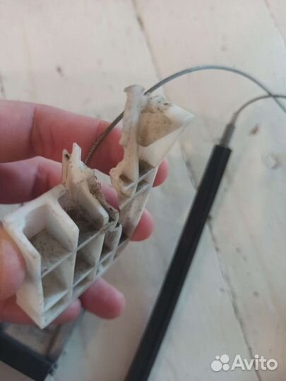 Сломан Стеклоподъёмник. Skoda Fabia