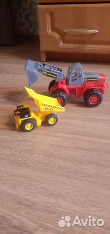 Игрушка трактор и самосвал