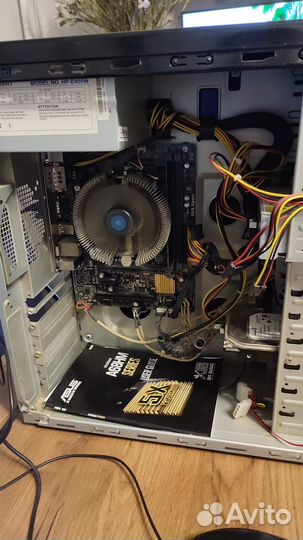 Настольный компьютер с монитором