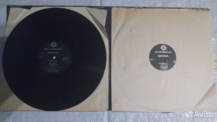 Две пластинки Iron Maiden