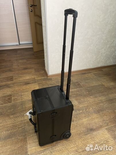 Чемодан для мастера маникюра