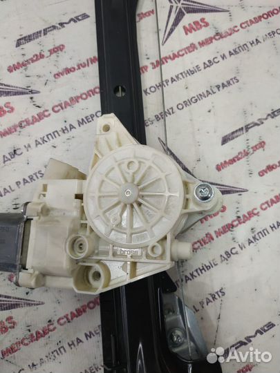 Стеклоподъемник w204 Mercedes задний правый