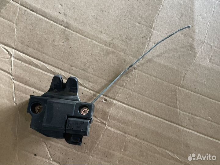 Замок багажника Toyota Corolla E15 2006-2013