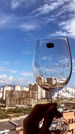 Лазерная гравировка на коже стекле