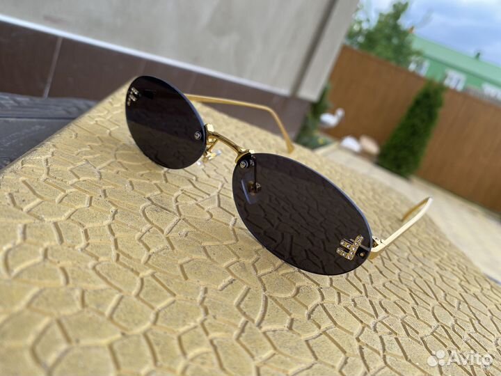 Солнцезащитные очки женские fendi