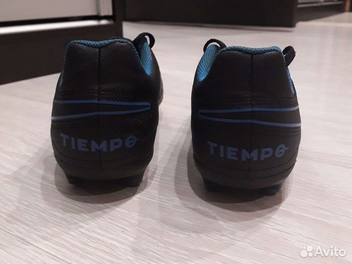 Футбольные бутсы nike tempo