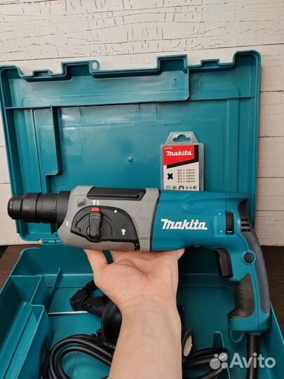 Перфоратор makita HR 2470 с набором буров