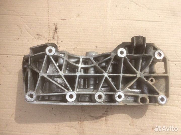 Кронштейн генератора Bmw X3 F25 20DX N47N 2012