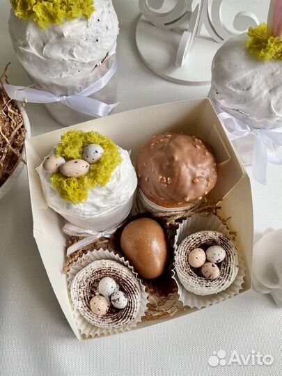 Пасхальный набор куличей и десертов / Пасха
