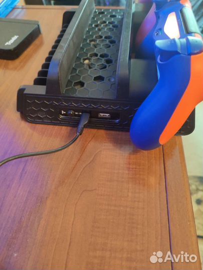 Подставка Dobe для PS4 pro с доп охлаждением