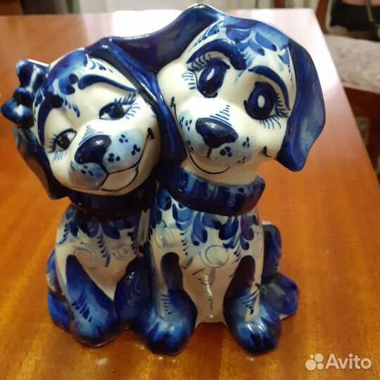 Фарфоровые статуэтки разные