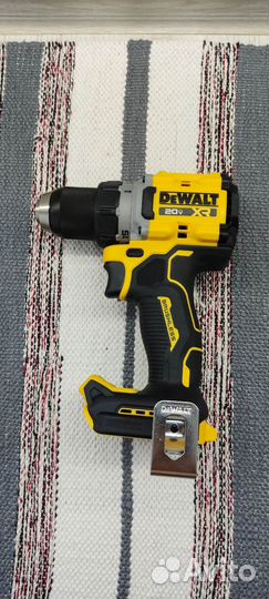 Шуруповерт DeWalt DCD800