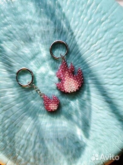 Украшения,фигурки ручная работа из бисера