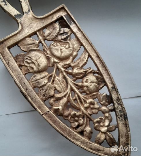 Антикварная бронзовая подставка под утюг