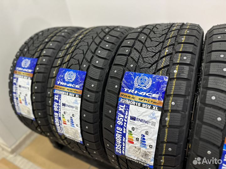 Tri Ace Snow White II Stud 235/40 R18 95V