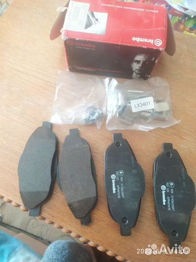 Передние колодки на Peugeot 308