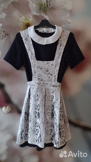 Школьная форма с белым фартуком