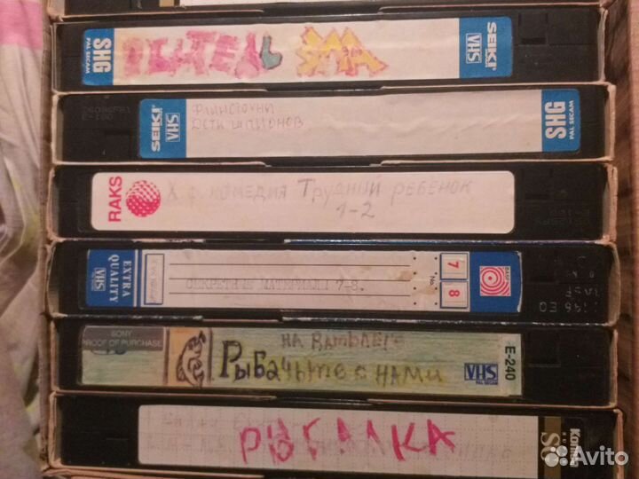 Видеокассеты с фильмами, рыбалка