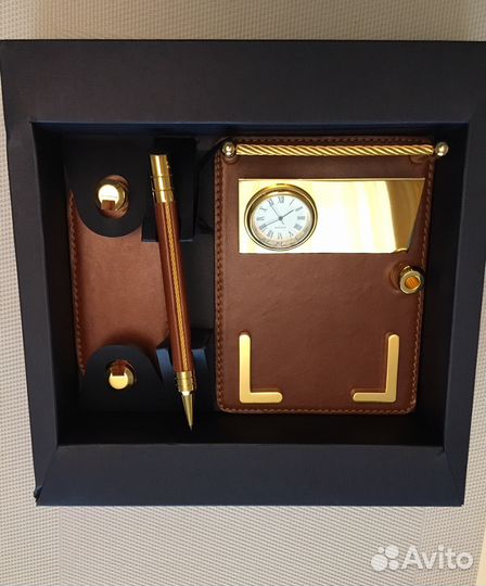 Настольный набор с часами, кожа