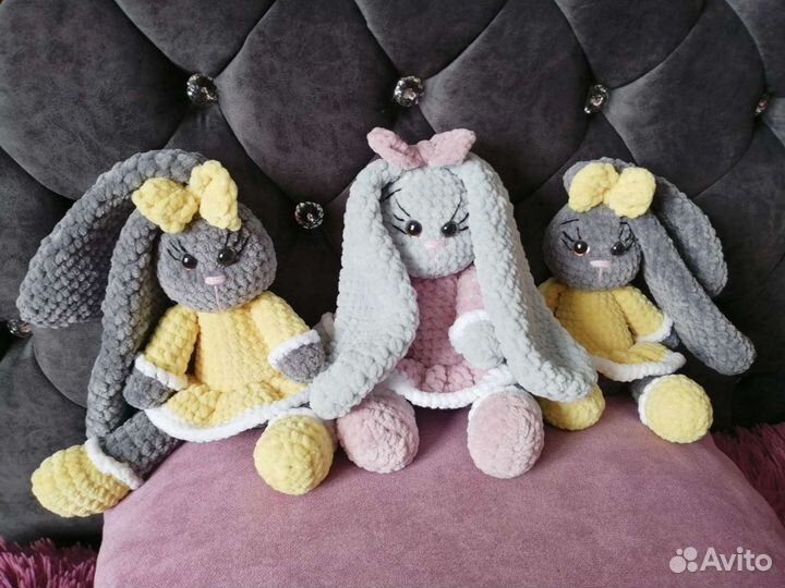 Вязаная игрушка Зайка амигуруми