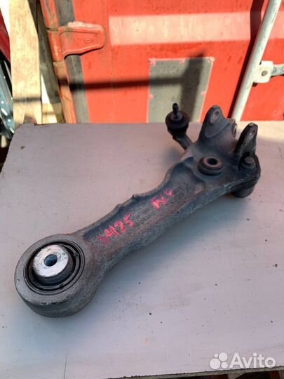 Рычаги передние нижние прямые левые Ягуар XF