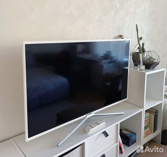 Белый супер тонкий SMART TV, samsung 49 дюймов