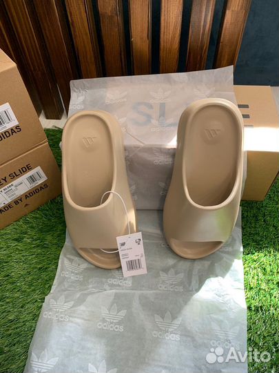 Тапочки Adidas Yeezy Slide