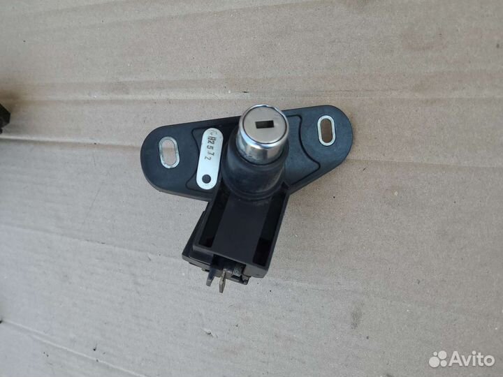 Кнопка открывания багажника Opel Omega B 1995-2004