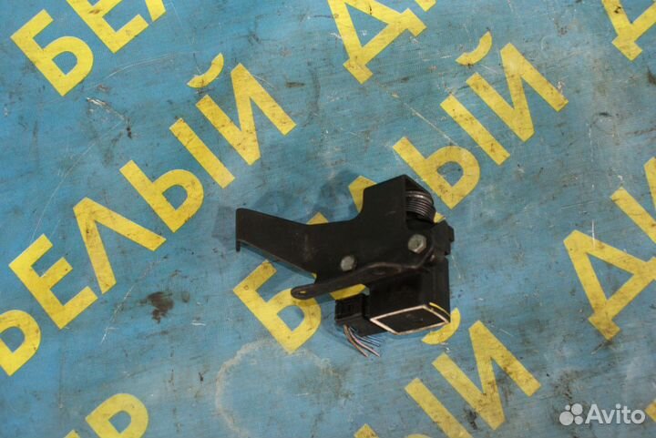 Датчик положения педали газа Mercedes-Benz W210