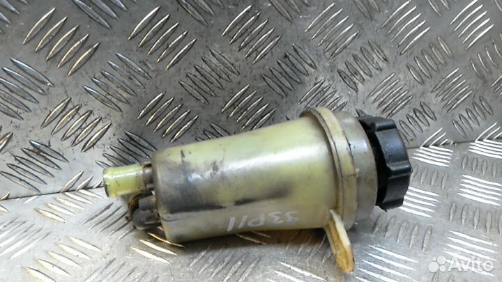 Бачок гидроусилителя руля на Ford Focus 2