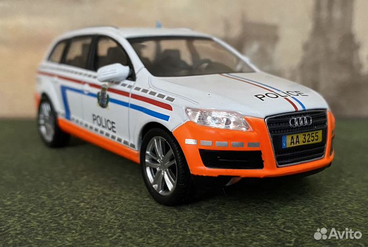 Модель автомобиля Audi Q7