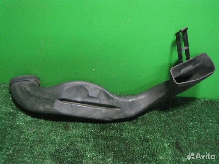 Воздухозаборник Opel Astra J 2010