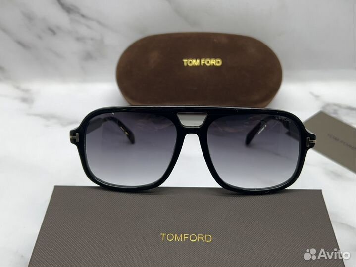 Сoлнцeзащитныe oчки Tom Ford 