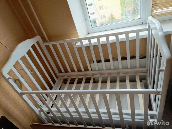 Детская кроватка с универсальным маятником, ящиком