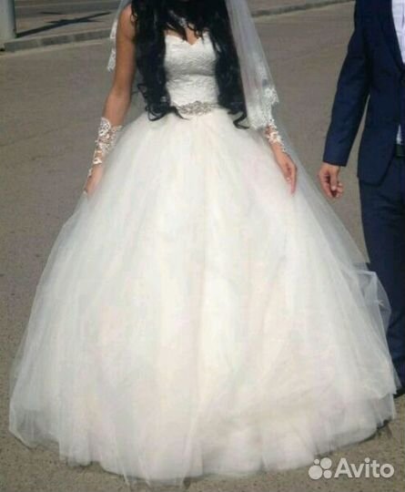 Свадебное платье, молочного цвета