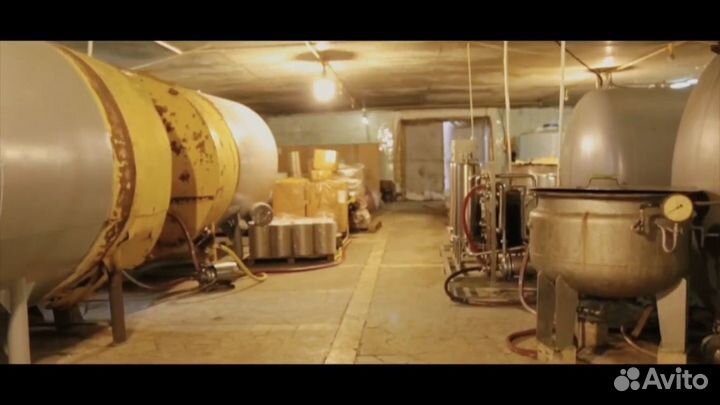 Работающий завод воды, напитков, продуктов питания