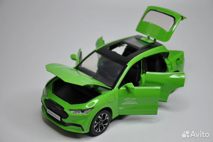 Модель автомобиля Ford Mustang Mach-E GT металл